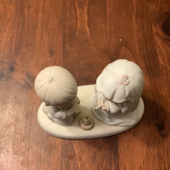 Precious Moments"Sharing the Good New Together"1991"Symbol of Membership"Figure - Picture 5 of 16